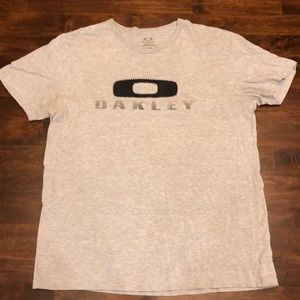 Men’s Oakley T-shirt